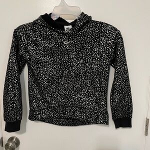 Nike Girls M long sleeve
Pullover Black Silver Metallic stars
Print hoodie